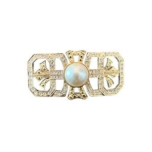 Elegant Vintage  Gold Plated and Pearl Brooch